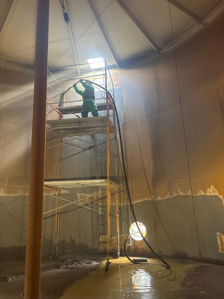 Sandblasting Tank interior